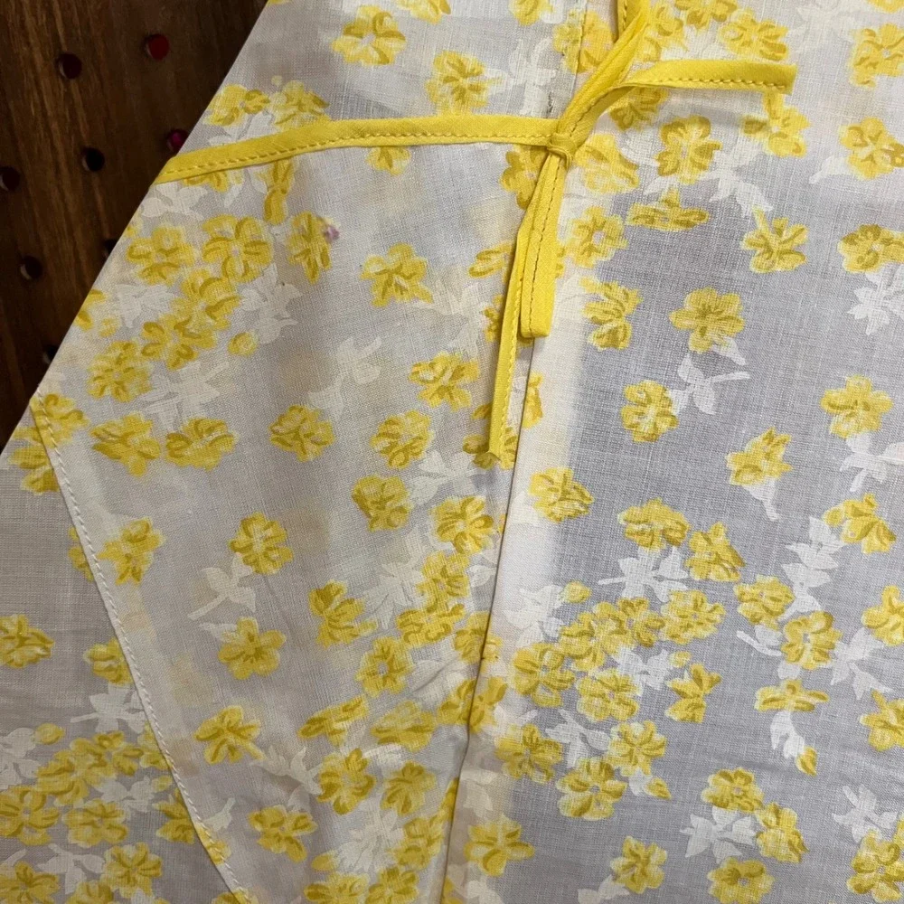 Vintage Apron Lot of 2 Yellow Floral Red Flora 50s 60s Kitsch Retro Pin Up